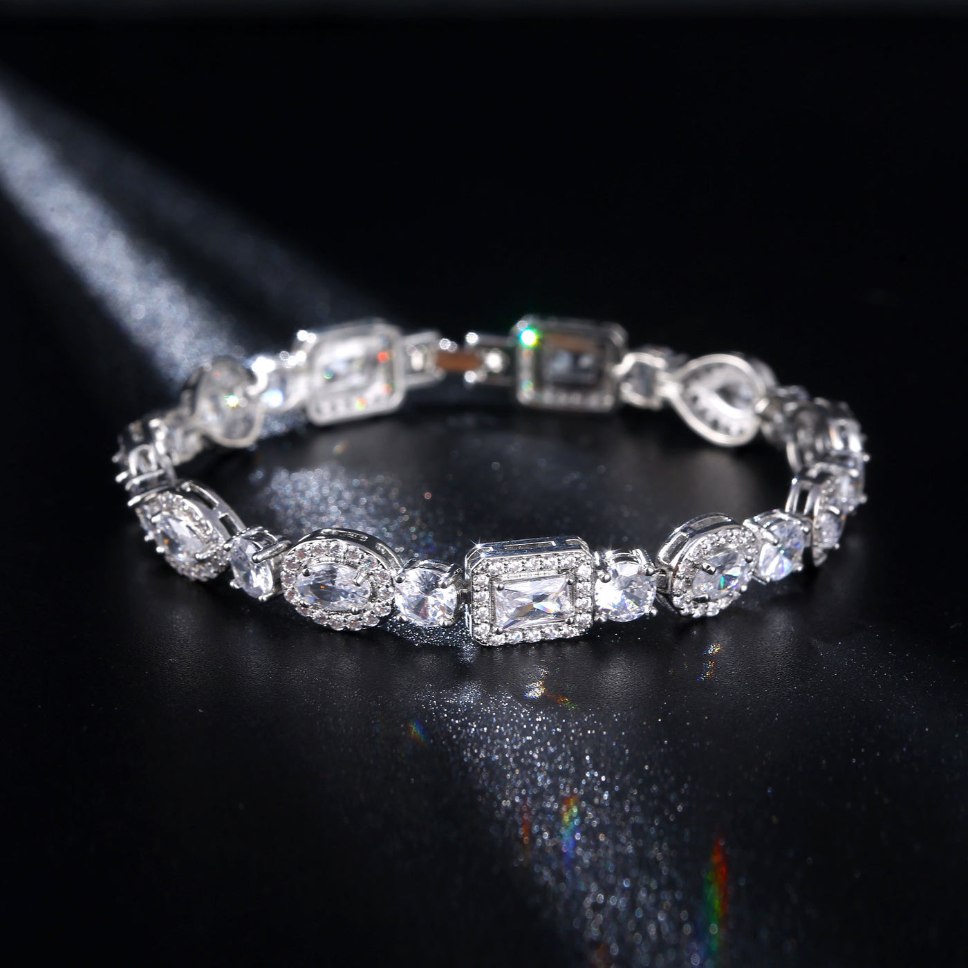 Women's Simple Fashion Hollowed-out Rhinestone Zircon Bracelet